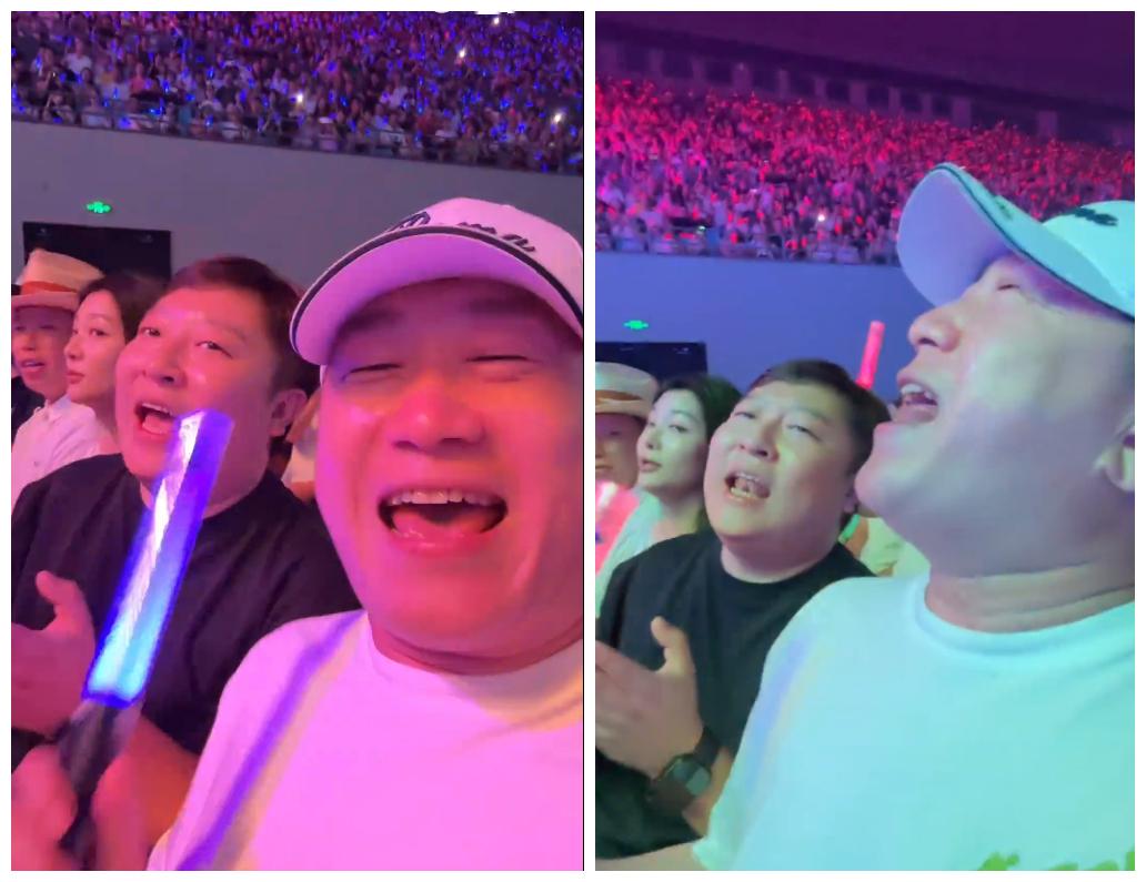德云社曹鹤阳、张鹤伦在岳云鹏演唱会现场是唱嗨了。张鹤伦一边自拍，一边拿着荧光棒摇