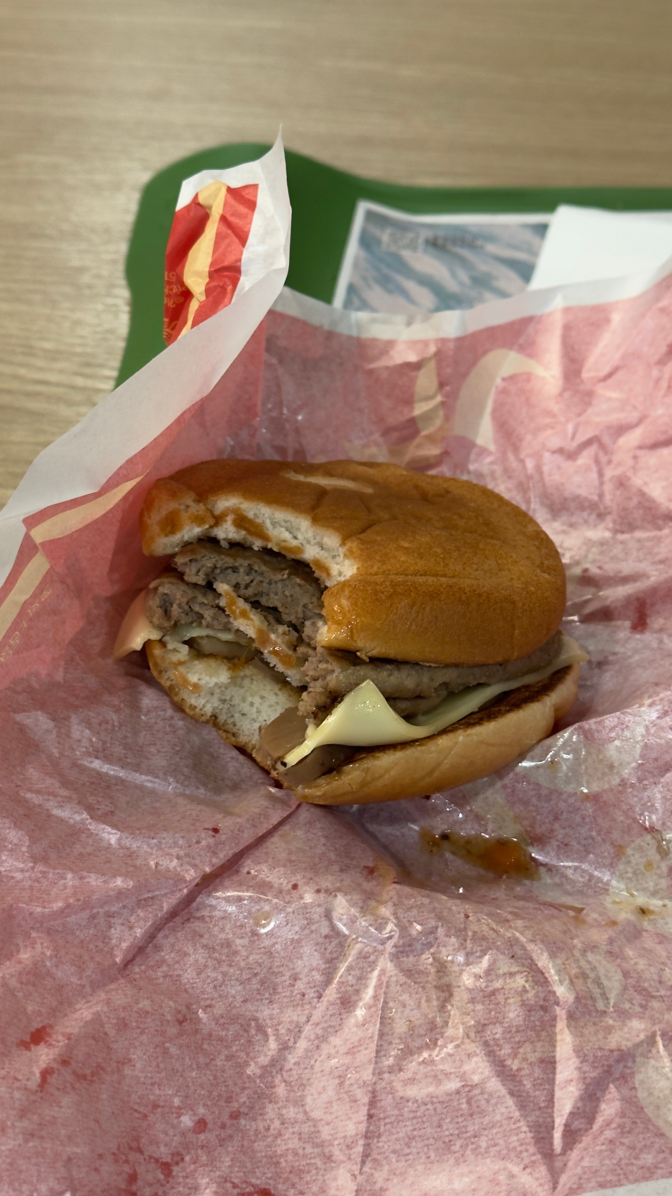 看着秤上的数字是96公斤的时候，我就知道这一趟广州，没饿着。开始减脂，周一二继续