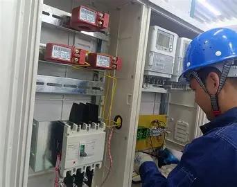 一个普通供电所所长，没行政级别、不算体制内领导，为啥乡镇、县里各个机关单位，都愿