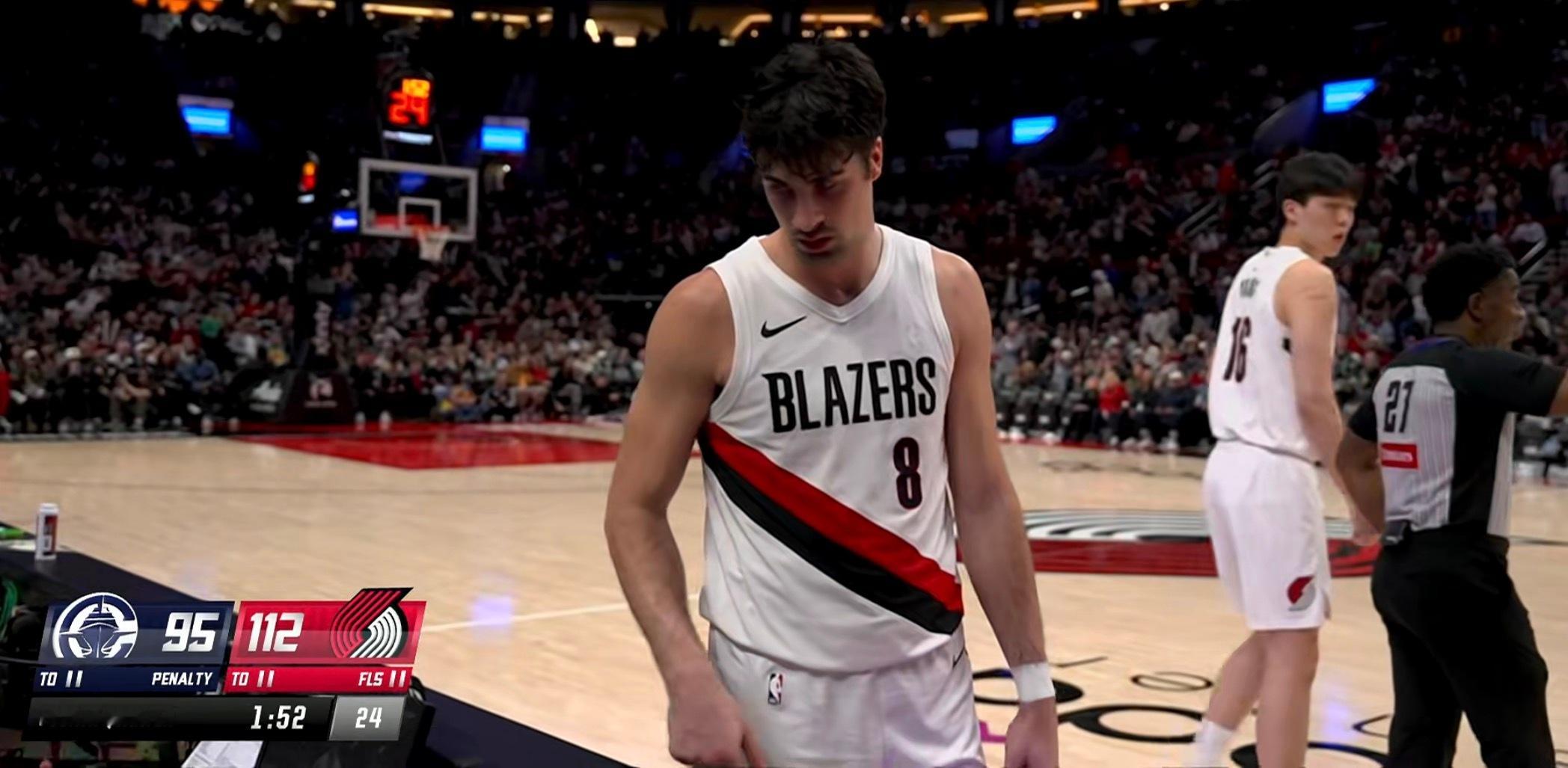 阿夫迪亚一记三分一发入魂，也奠定了胜局，开拓者赢下了和快船的关键卡位。西部第八主