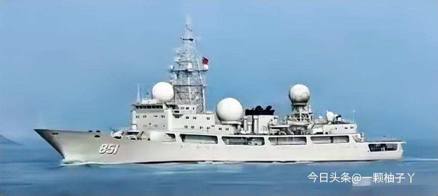 815电子侦察船没导弹、没重火力，就两门小炮，速度也一般，但没人敢动它是真的。它