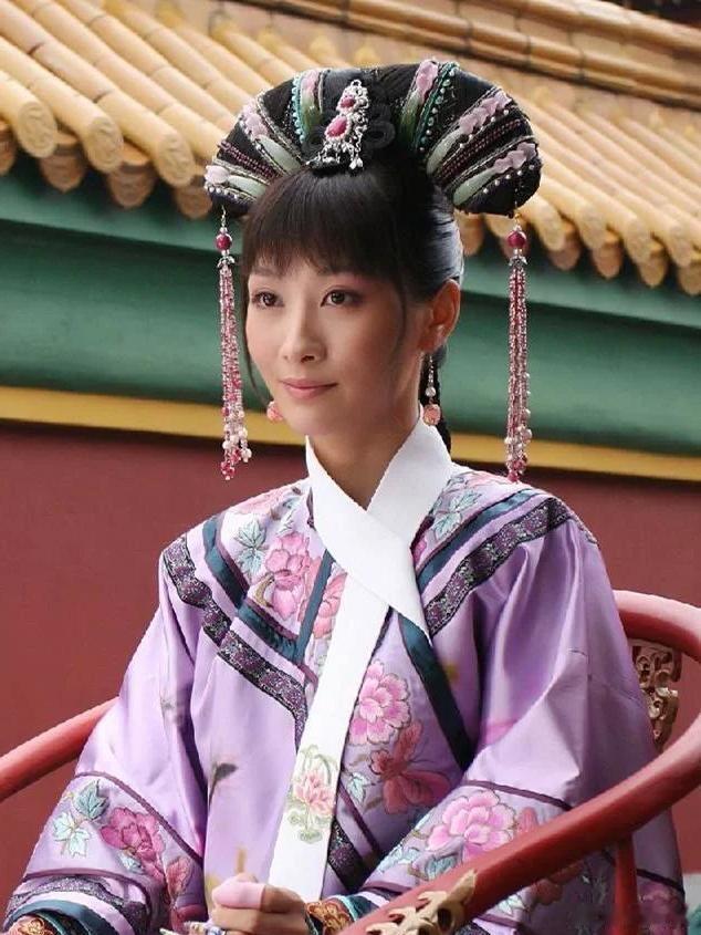 安陵容的恨：为何独对甄嬛？安陵容害死眉庄，实则是想让甄嬛痛苦。可明明三人一同入宫