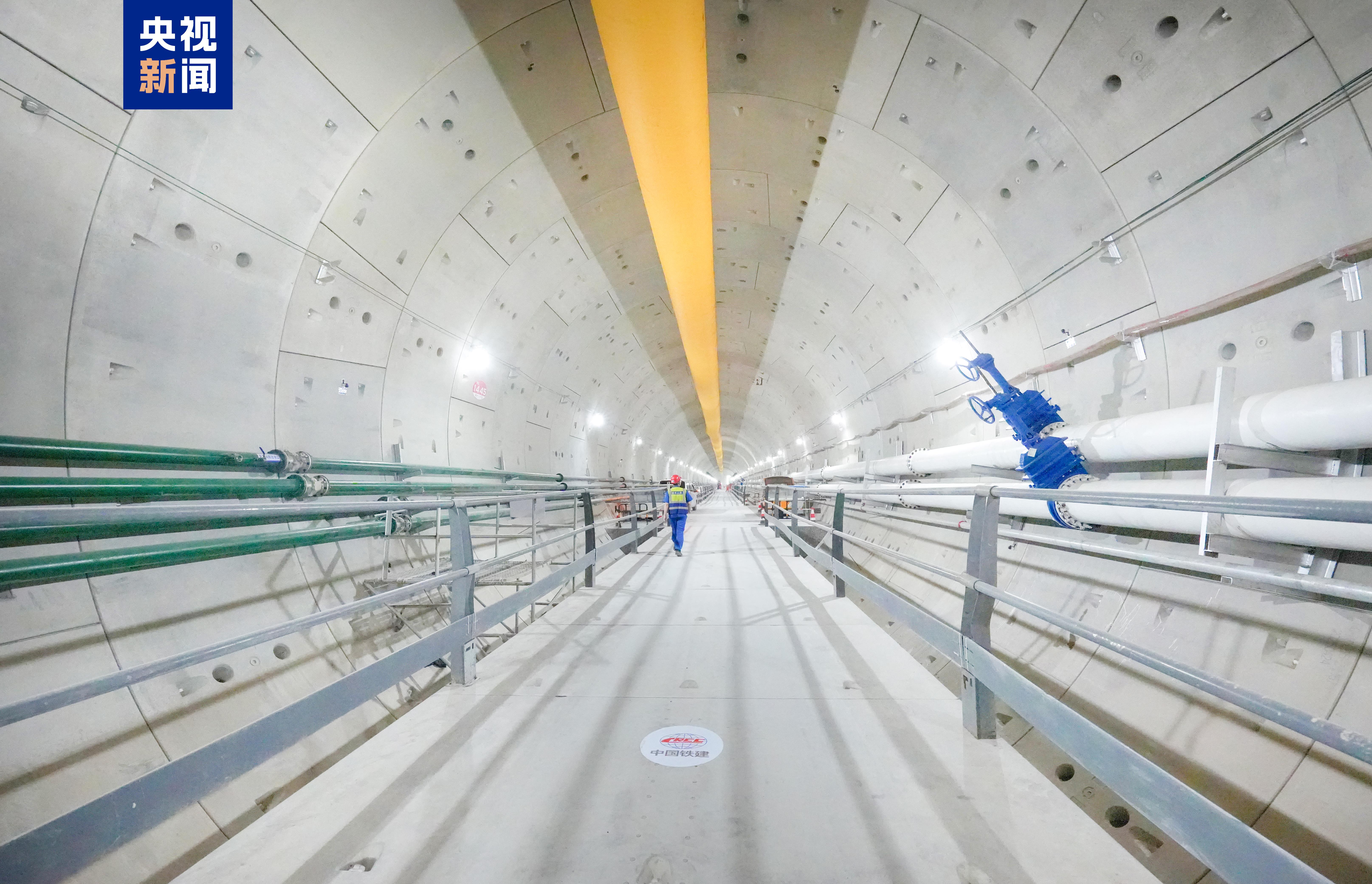 南京地铁4号线二期过江隧道顺利贯通