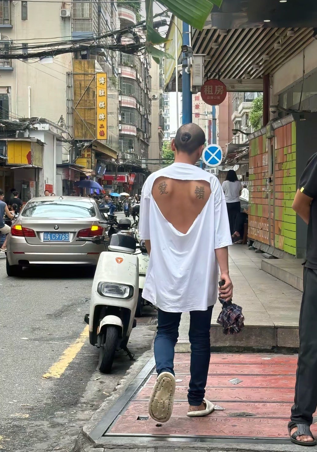 一定是个有故事的人 