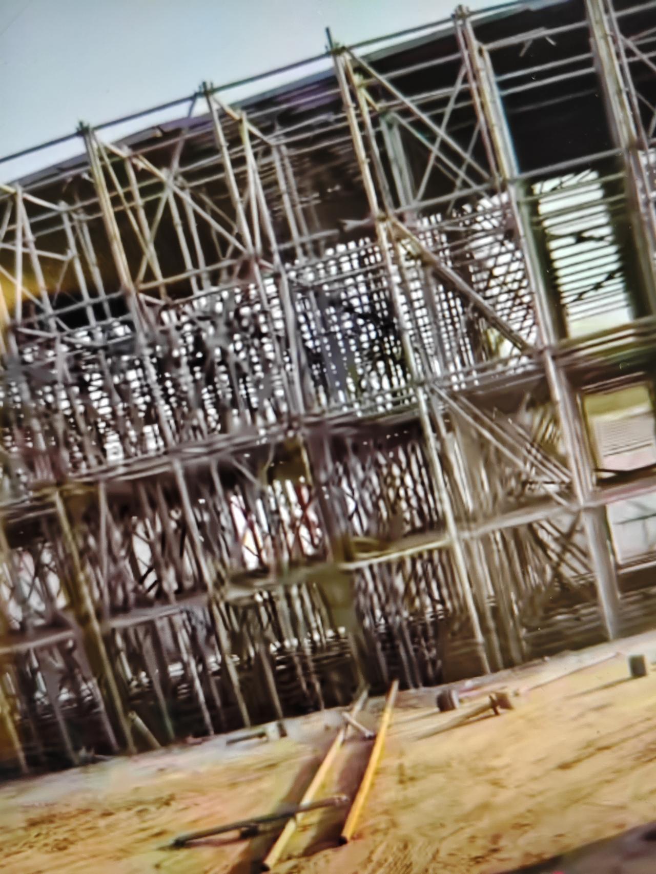 近日，即墨区有市民反映说即墨蓝村街道北泉村西的岙东路上跨胶济铁路立交桥项目开始拆