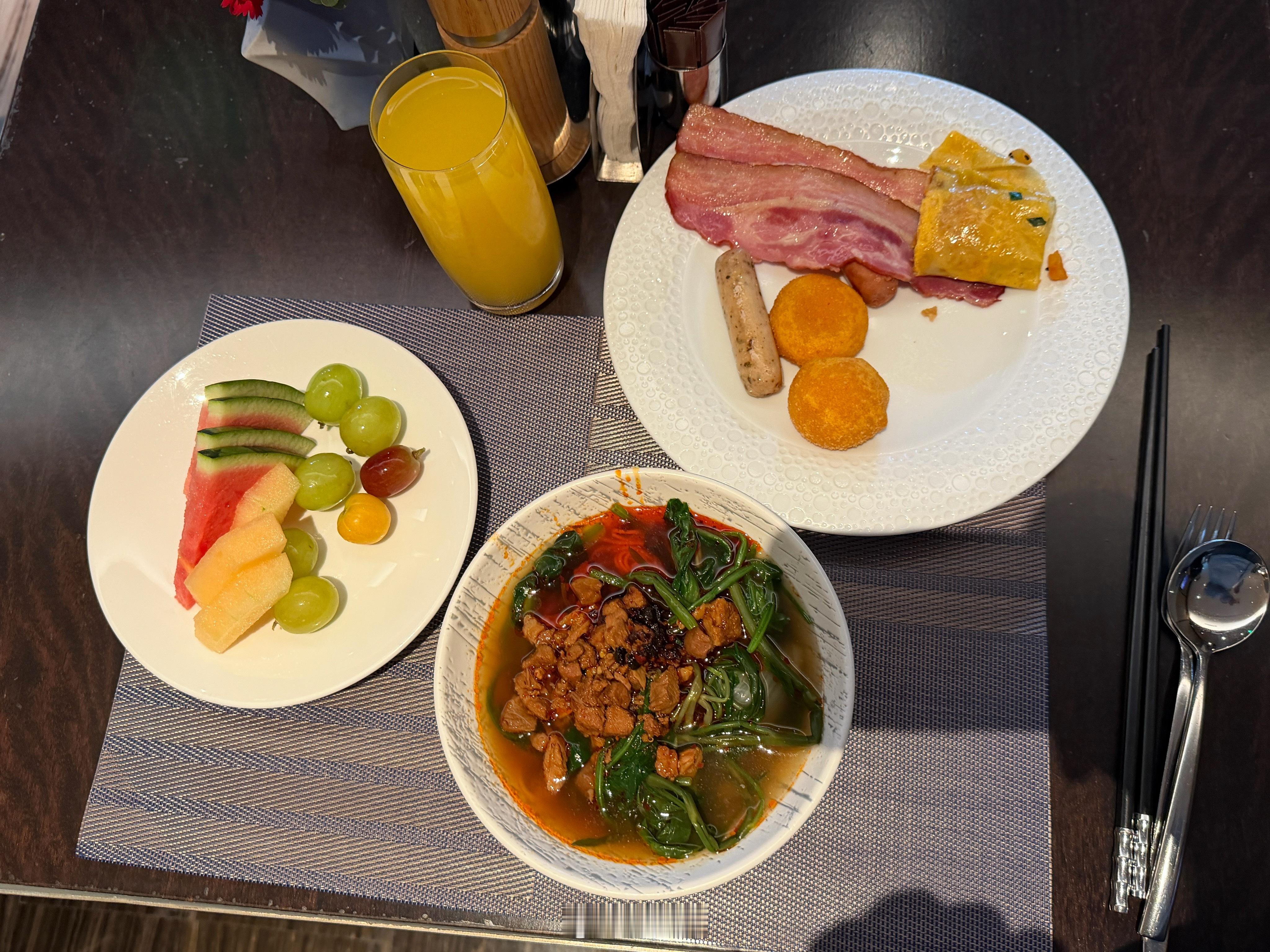 早上好，吃好吃饱，元气满满开工。章博的简单生活