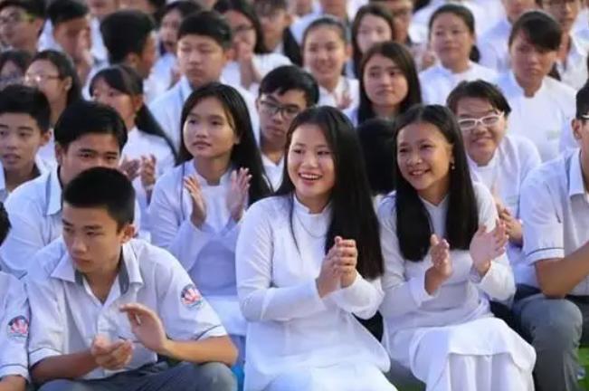 越南竟把中国两广说成自己的“祖产”，还堂而皇之写进教材！这份毫不掩饰的领土野心，