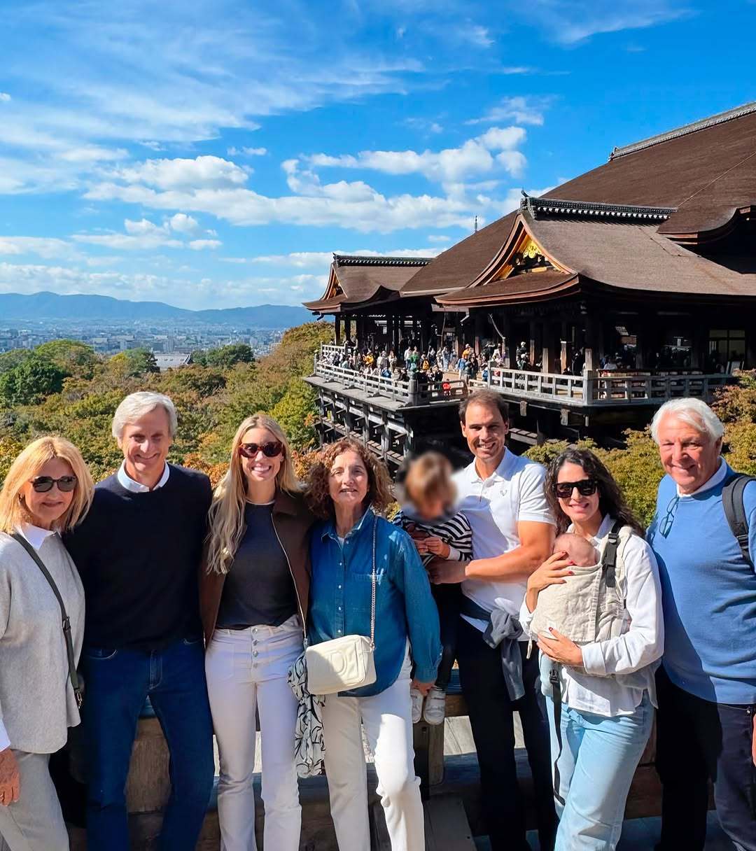 纳达尔在Instagram分享了更多一家人在日本游玩的照片，和梅花小姐姐的单独合