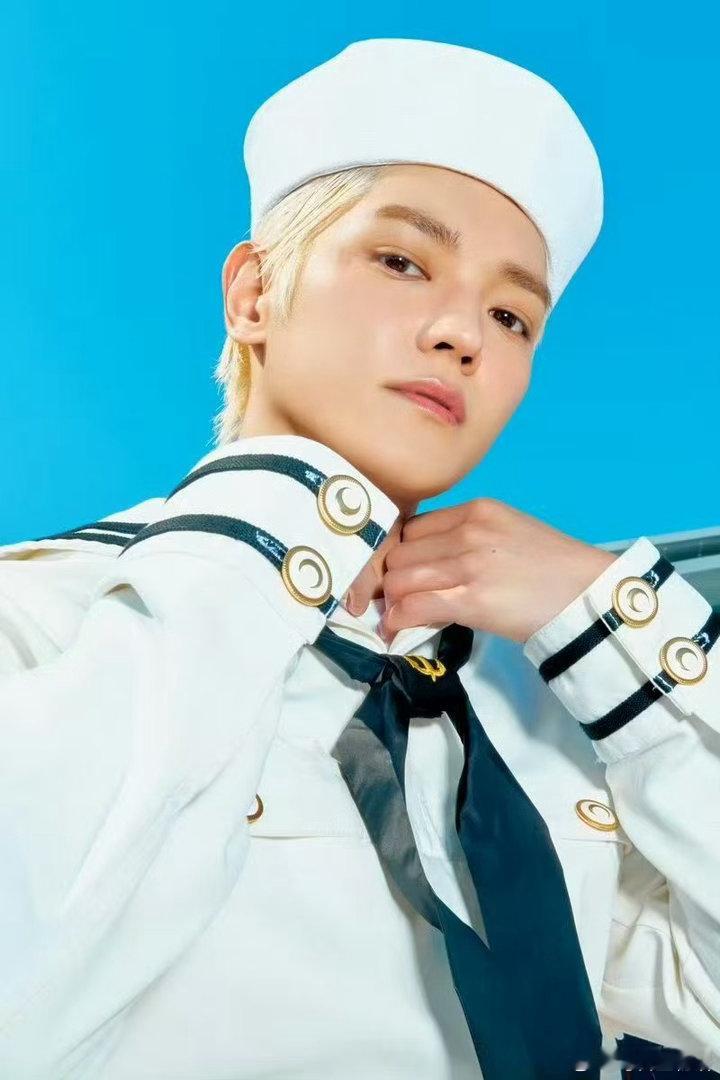 李泰容solo概念照李泰容水手服造型 李泰容带来《Rock Solid (Fea