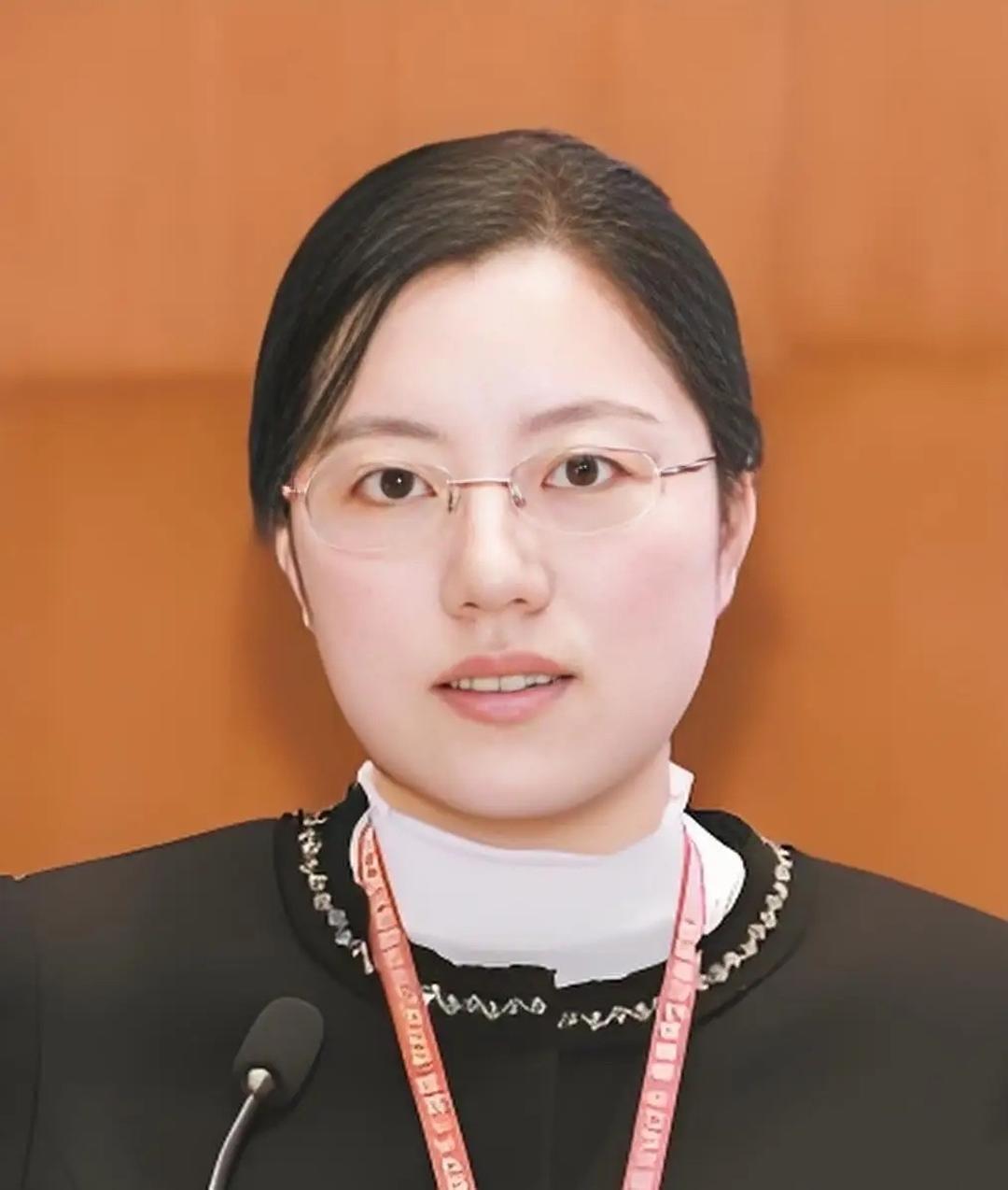 令人敬佩！放弃美国优渥科研岗位，80后女博士毅然归国
 
河南许昌回族姑娘艾玎，