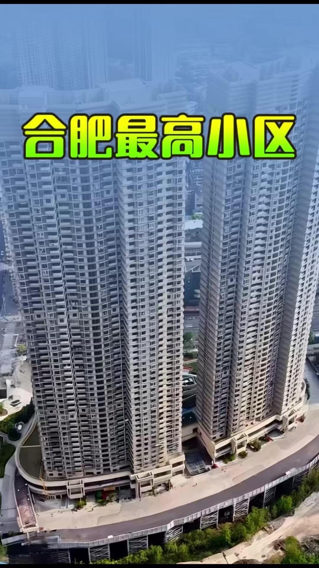 云端视野固然绝佳，可通勤却超考验耐心，每天上下楼至少半小时。网友调侃买房得送直升
