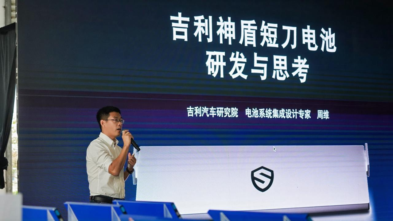 #差评说车# 上周末受邀参加了 42Talk 的线下沙龙，主题是吉利神盾短刀电池