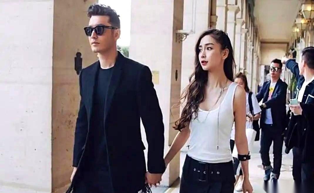 全场镜头怼着，他眼睛亮亮地递过话筒：“特别感谢我太太。”
换来的是一句冷冰冰的甩