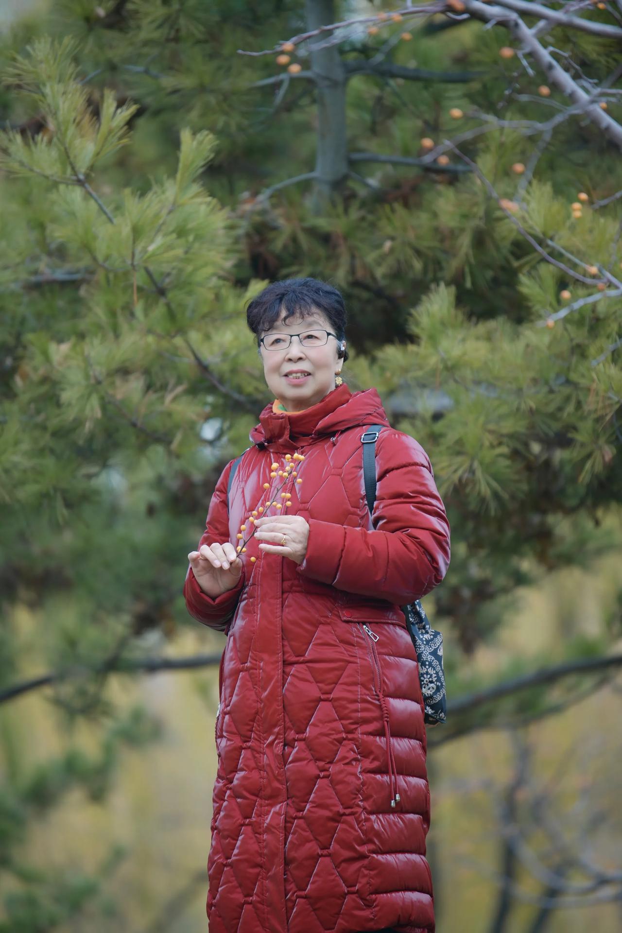 冬天的阳光，忘记年龄，做好自己该做好的事情，在冬季寒冷时，也坚持每天打卡拍照，这