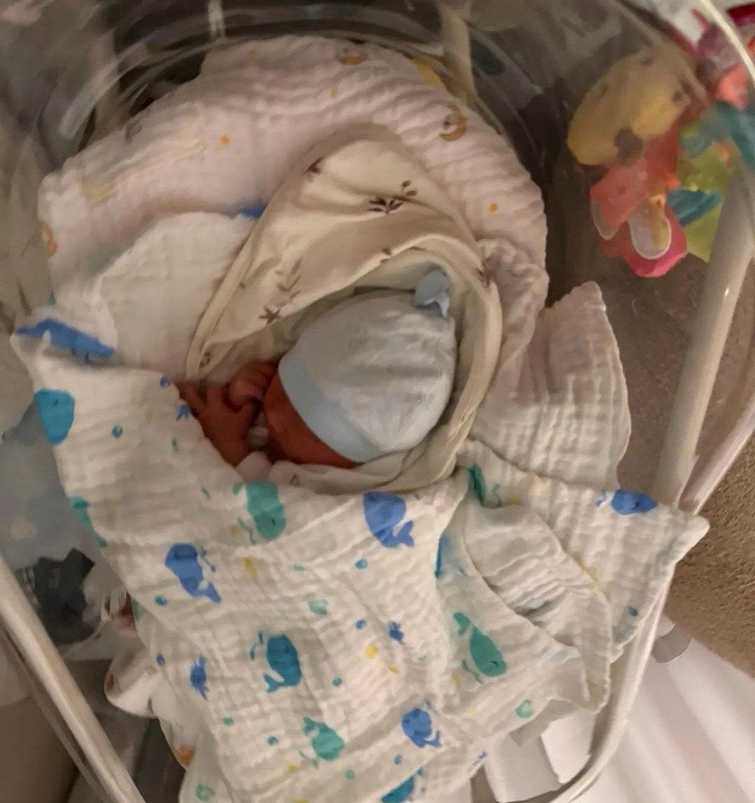 结婚多年老婆终于下崽了 姓 毕 取名太难了，求大神们帮忙取个威武霸气点的名字 