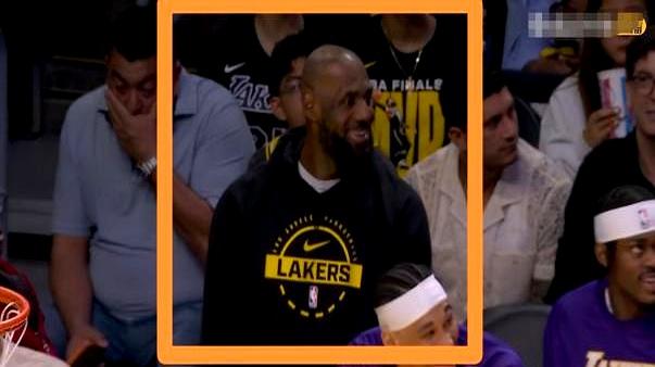 老詹今天坐在替补席笑到腮帮子酸，自己不上场湖人反而把尼克斯锤得抬不起头。
他赛