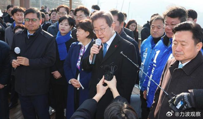 对于李在明遇袭事件，韩国总统尹锡悦高度关注，第一时间做出了回应。据有关报道，近日