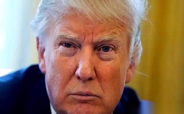 一份美国财政部的报告，数字冰冷，砸出来的人影却是特朗普。
报告里写着，中国不止在