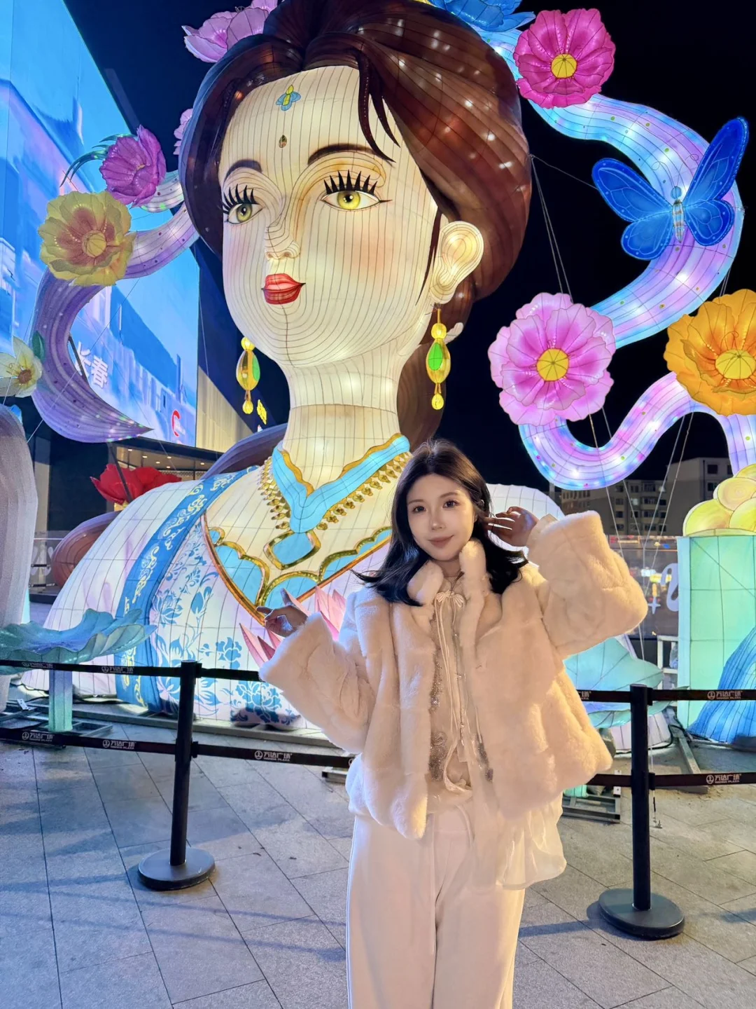 长春春节必拍❗上海路万达女神花灯真的绝了