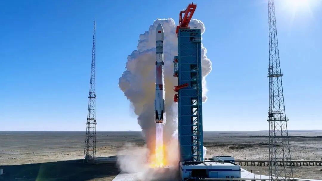 又一卓越成就，外网集体羡慕，SpaceX迎来有力竞争对手

央视新闻8月19日报