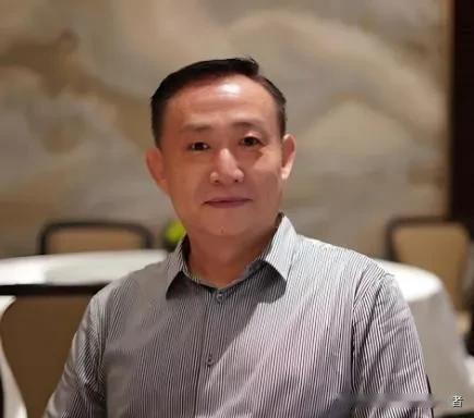 不服都不行！卢麒元的话应验了？部分精英无底线，我们该警醒吗？
 
咱们普通人天天