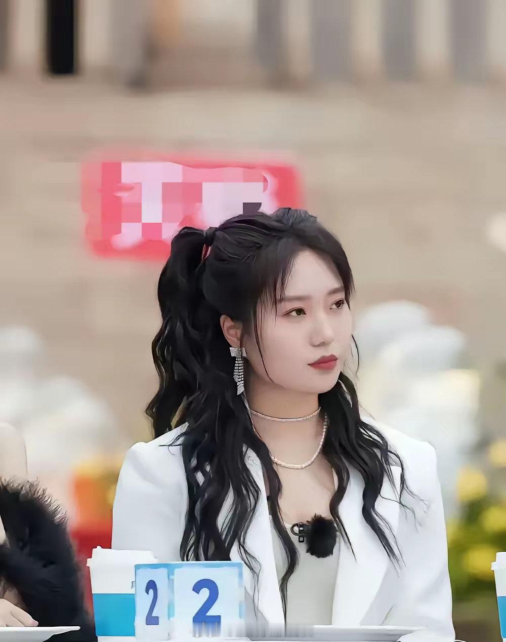 这真的是李雪琴吗？瘦下来这么好看啊，都可以去演偶像剧了。 