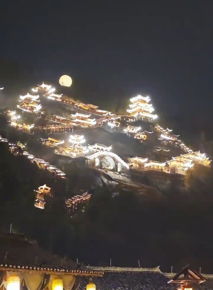 记录者超话记录者超话江西上饶葛仙村——不知天上宫阙，今夕是何年。 