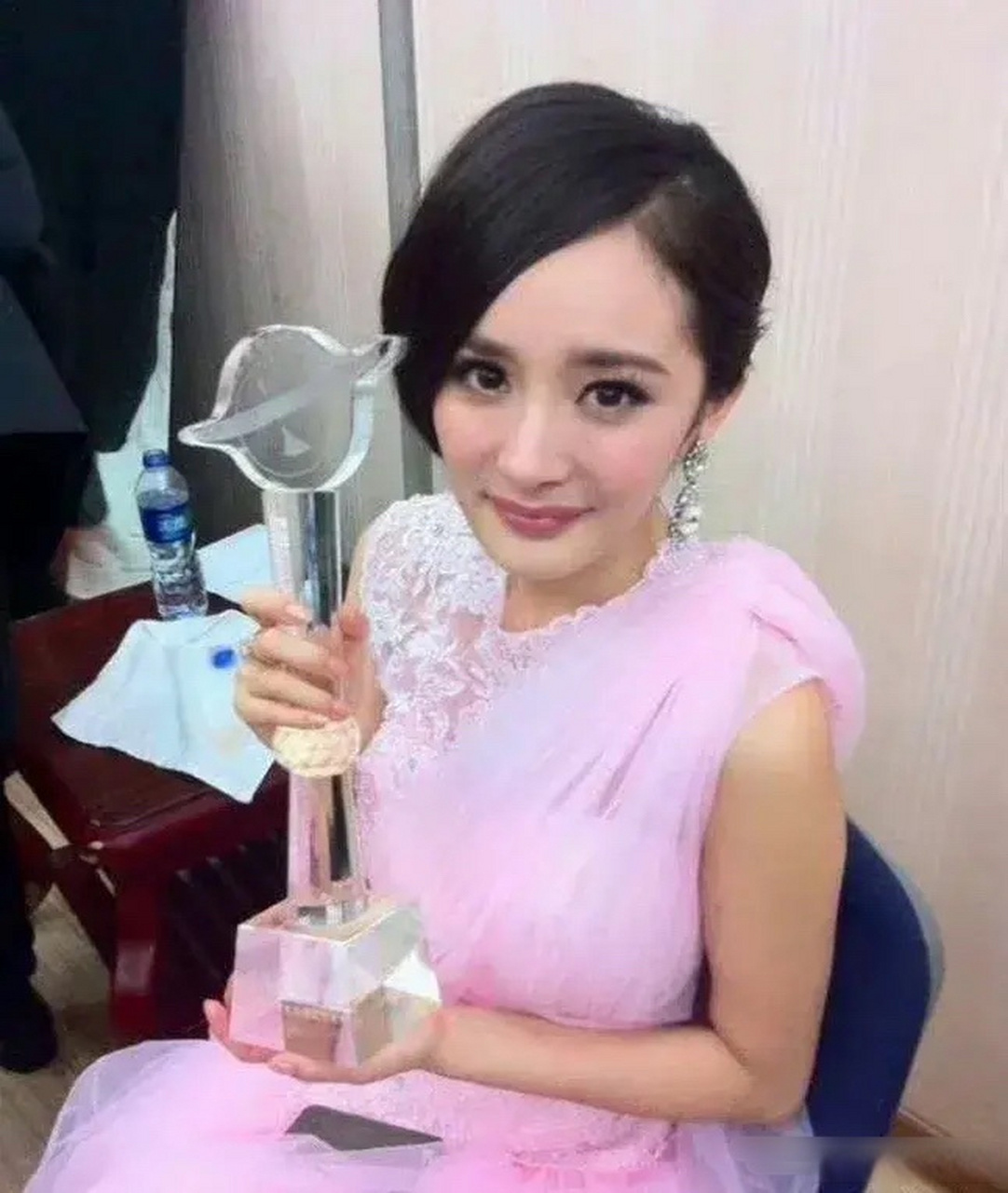 李登科聊杨幂唐嫣闹掰原因糖糖呀，你想要的金杯、银杯、口碑我都有，你羡慕我吗？ 