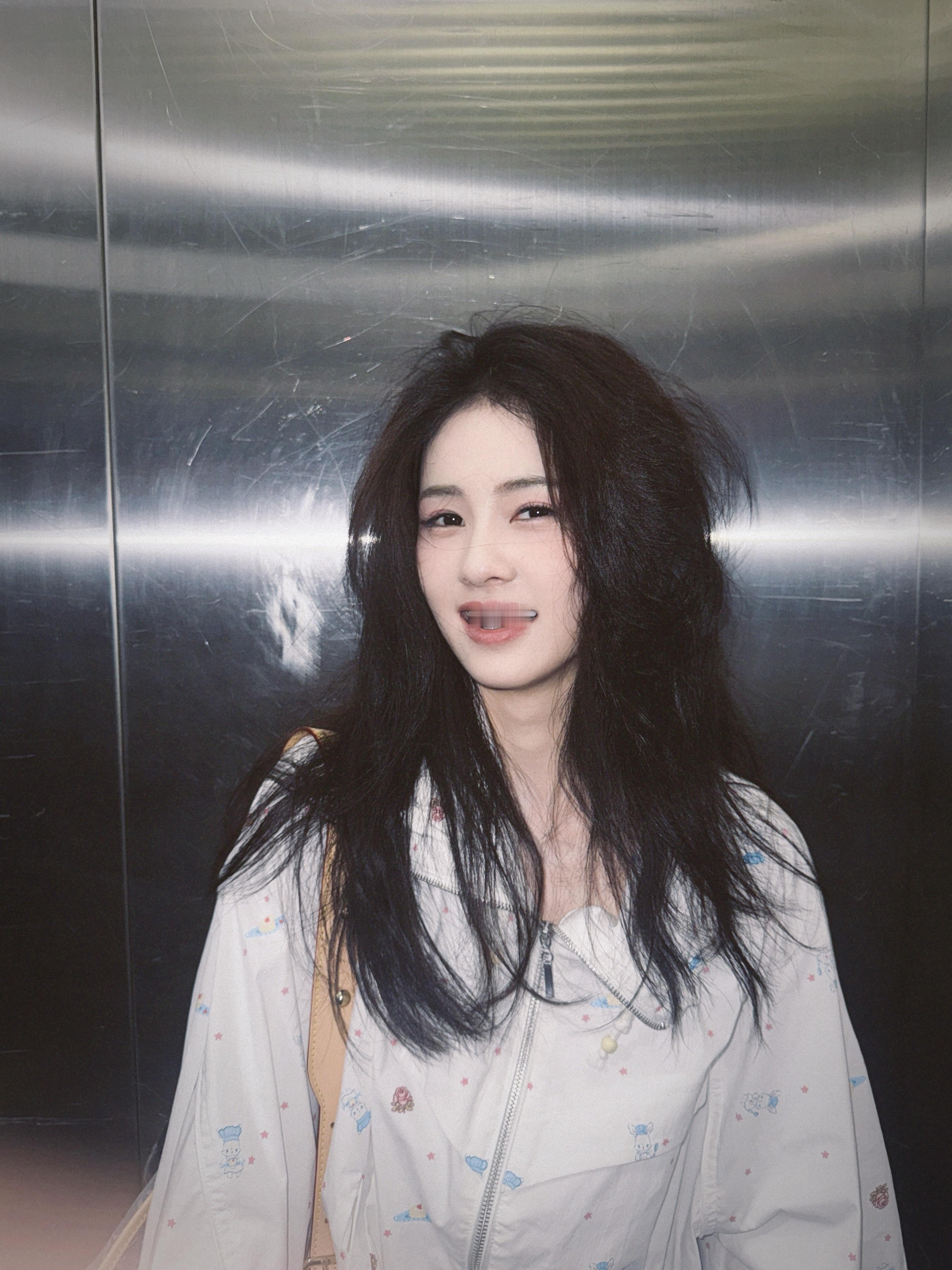 白鹿卢昱晓 短视频营业白鹿  在复制粘贴的时代，你是手写的诗