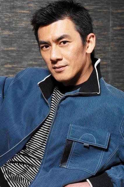 2004年，演员任天野接到了大11岁继母的电话：“我有了你爸的孩子，他让我打掉，