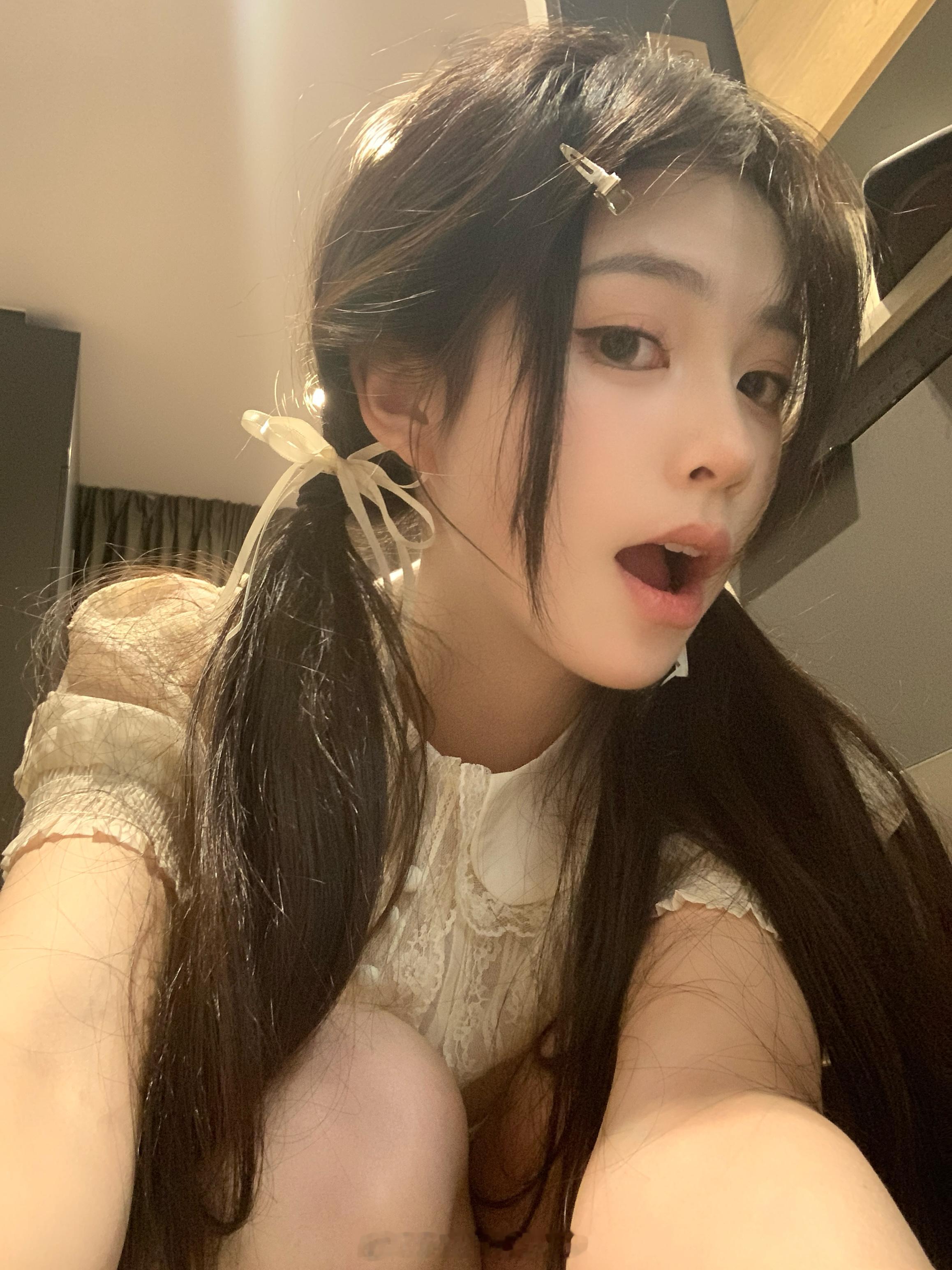 一条狗 有人问我什么意思 我说我是你的舔狗呀宝宝 ​​​