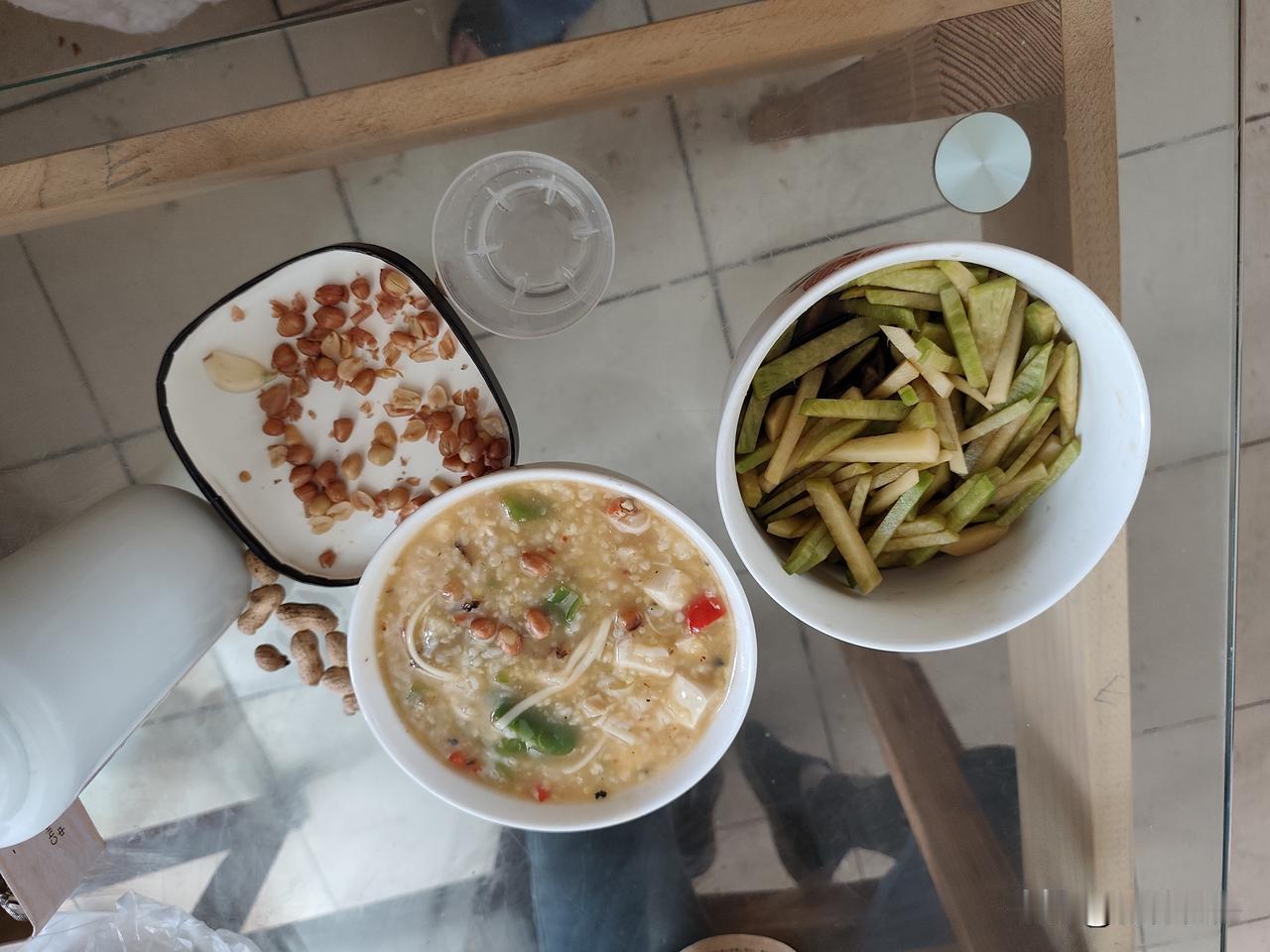 冬日生活打卡季腊八节陕西咸阳一带是要吃腊八面的带，我是东莞打工的咸阳人，今天也吃