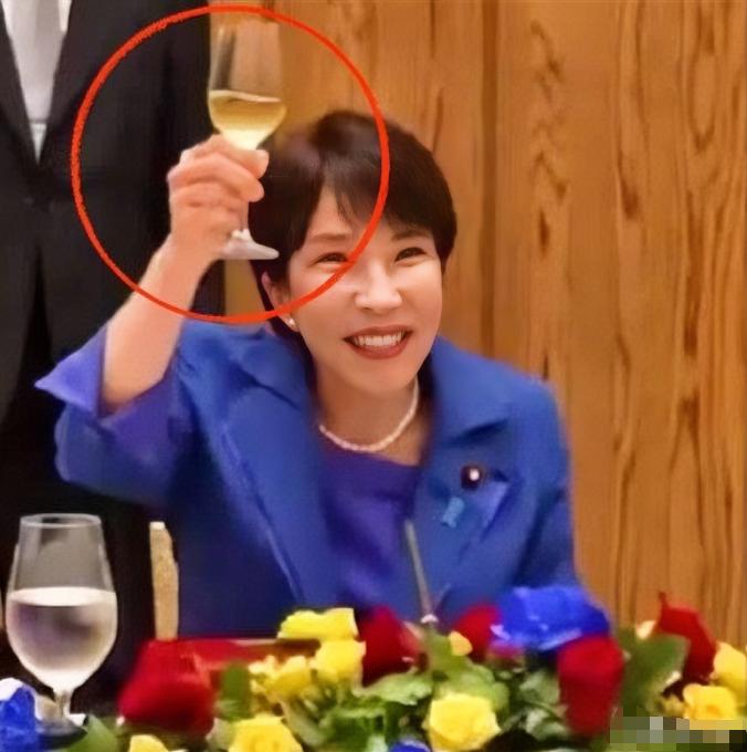 必须辞职！高市早苗疑醉酒缺席G7峰会，日本民众怒骂：骗子，辞职！10月22日晚间