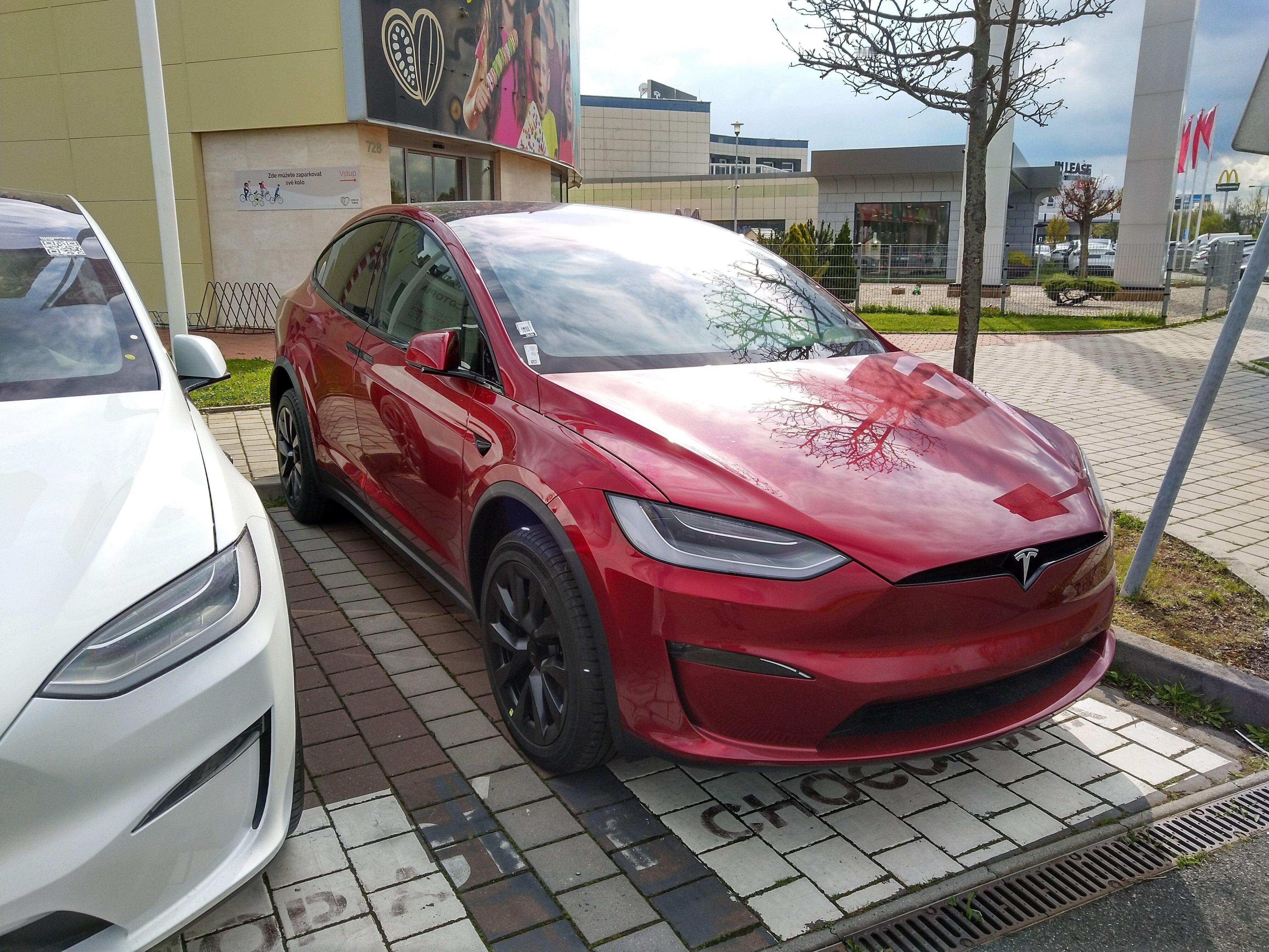 4月9日，马斯克：特斯拉Model S和Model X库存仅剩几百辆。如果您想要