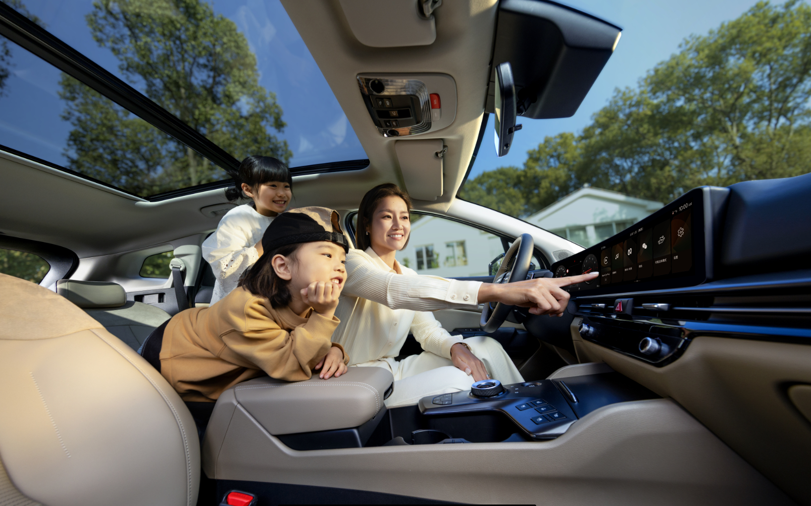 李娜姜山认定的家用SUV 娜姐选车眼光一直很稳，这回她站了全新狮铂拓界，现在还是