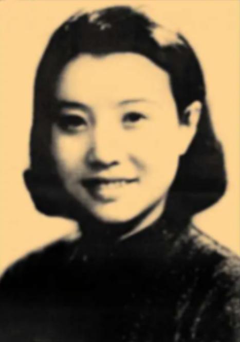 1955年的上海，一份死刑判决书放在一个48岁女人面前。罪名两个字，叛徒。可就在