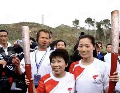 2008年的夏天亚萍姐的乒乓时间 中国体育精神 火炬手 火炬传递