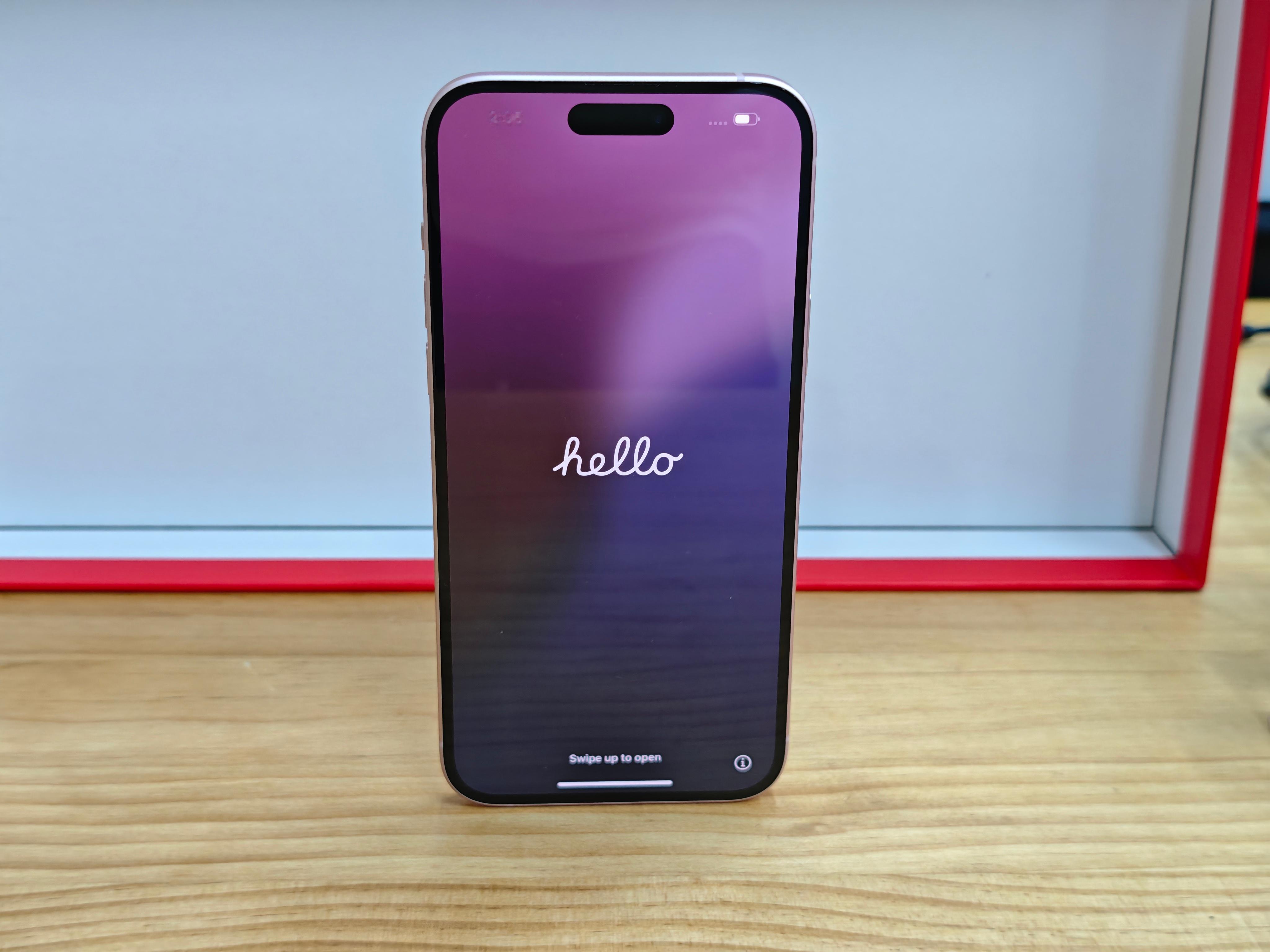 如果iPhone plus也上了高刷，比标准版贵不太多的话，会不会就能卖好活下来