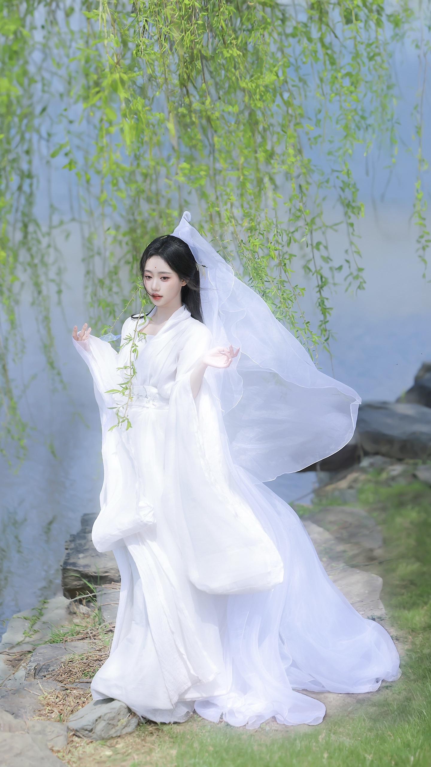 “此刻，神只为我一人而来”出镜/妆造