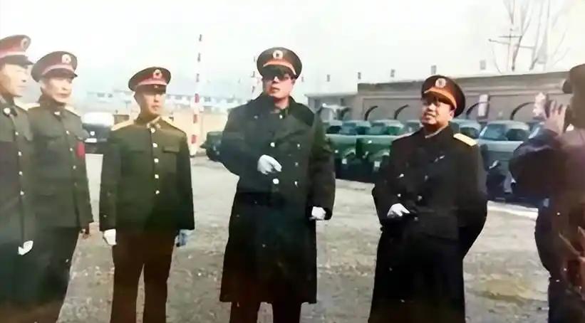 傅全有在1986年首次进藏视察，听说军区司令员要来，墨脱一个营的300名官兵都很