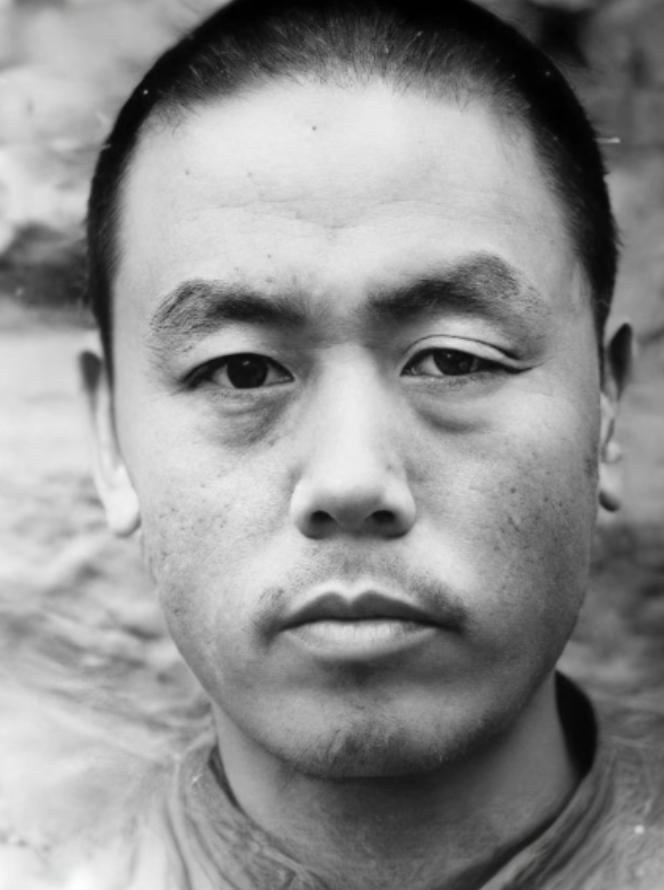 1955年，农民杨大发和妻子吵架，争吵中，妻子突然大喊：“你再说，我把你的黑历史