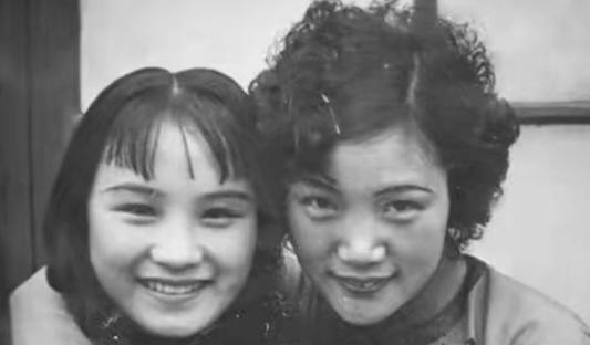 1937年，著名影星陈燕燕去闺蜜童月娟的家中做客，聊的口渴就顺手把桌上茶杯里的水