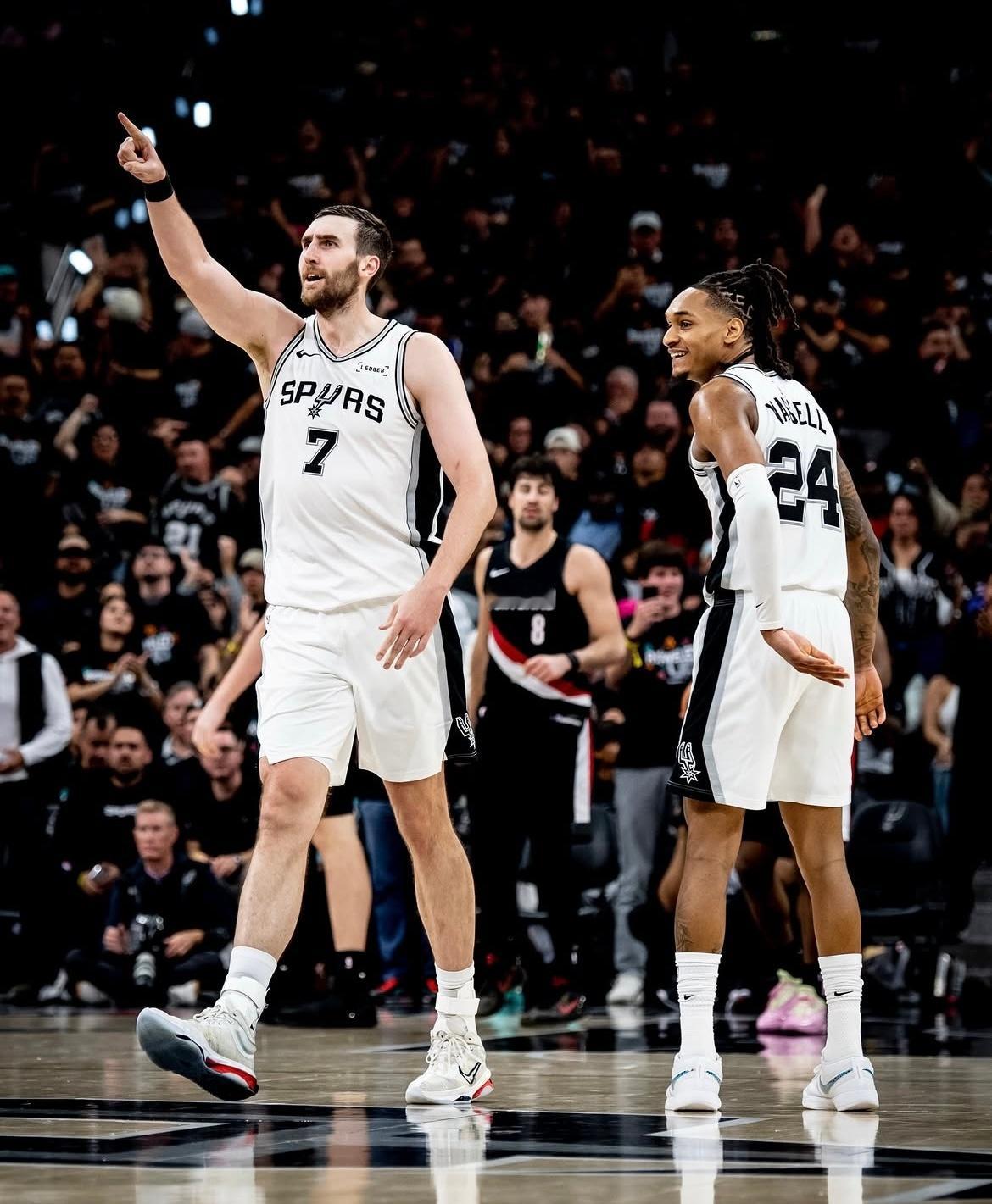 晚安马刺 人生的底气，并不是依赖外界的认可，而是源于不断成长、日渐丰盈的自己。晚