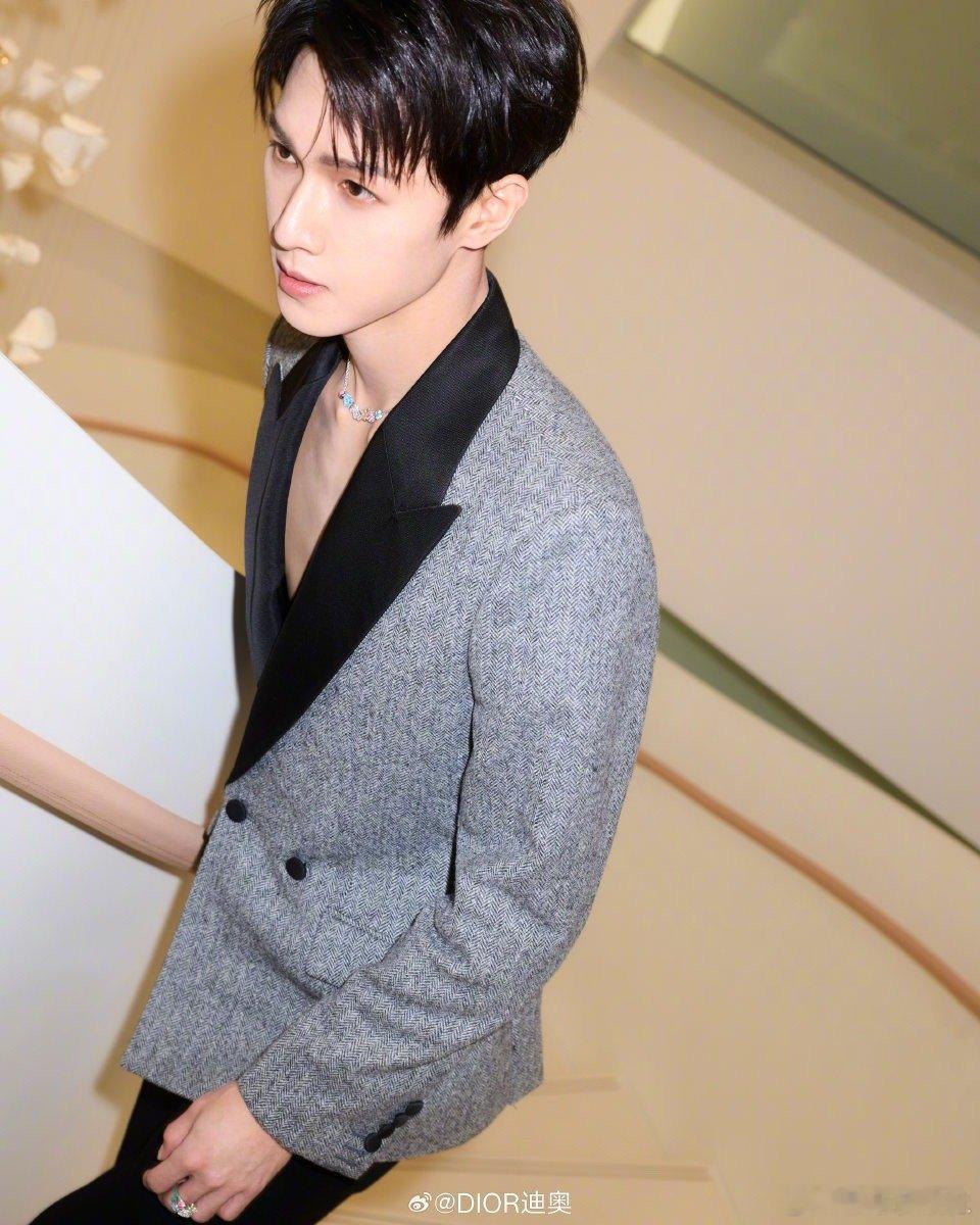 李昀锐哥哥满满一张高级脸！｜李昀锐