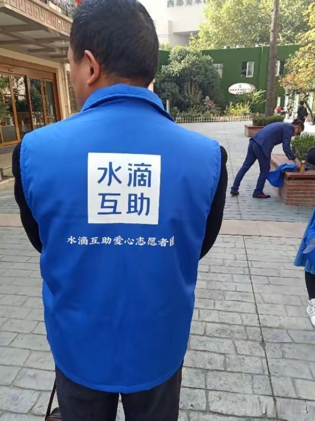 心怀善念，眼中的世界便如花开成景，雨落成诗，时光温润，岁月生香。