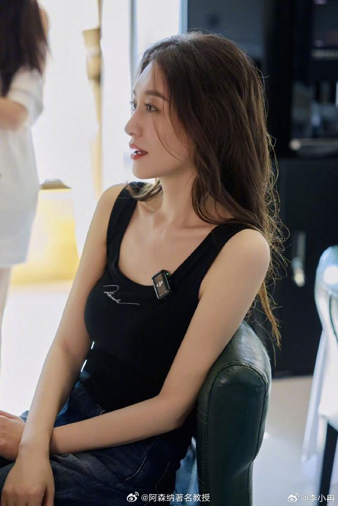 李小冉F1时候 F1中国大奖赛 咱有一说一，拉塞尔这盛世容颜，和李小冉、关晓彤都