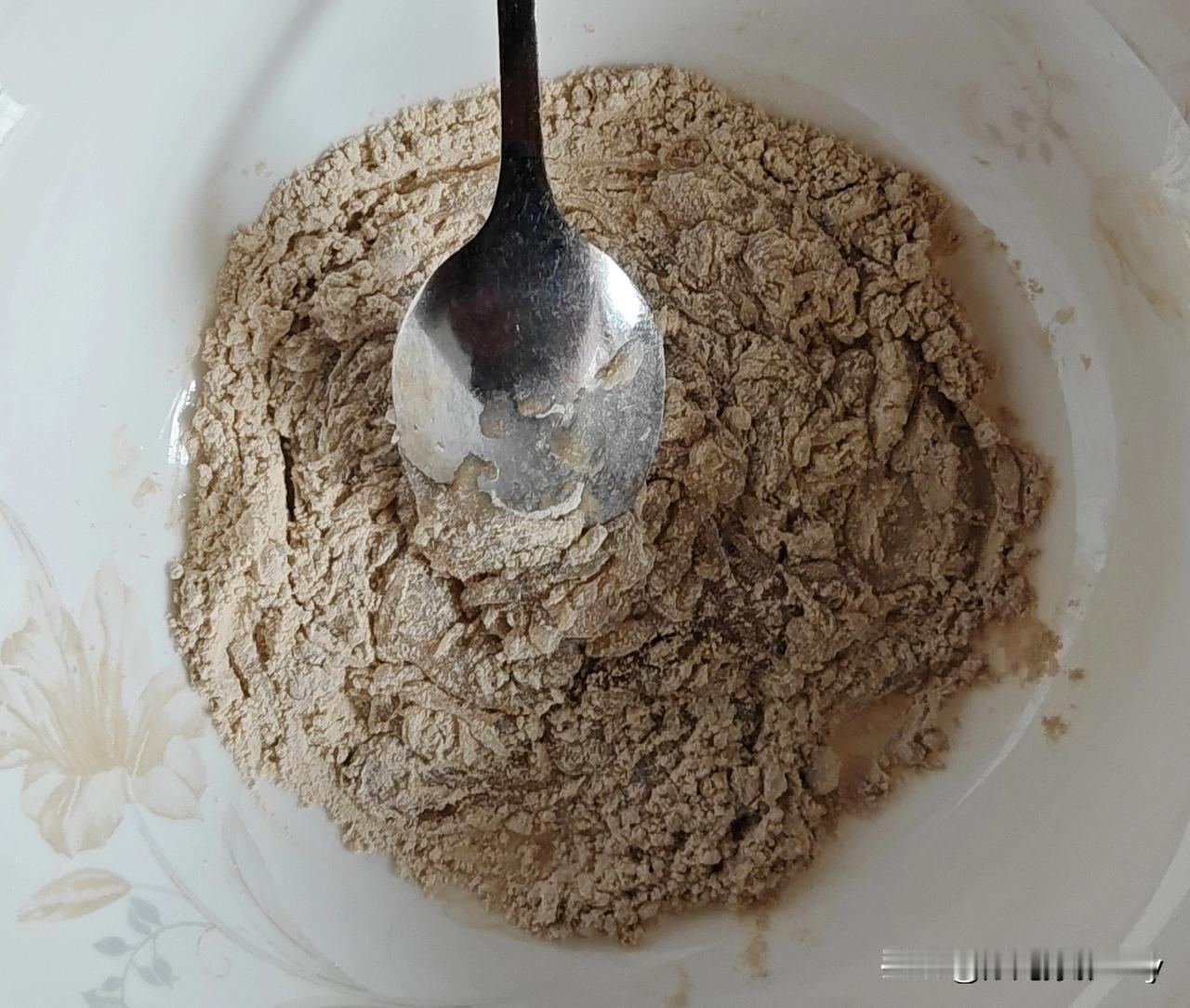 白芨贝母膏这样调，现调现吃。

我因咽喉炎咳嗽，去药店里买药，人家给我推荐白芨和