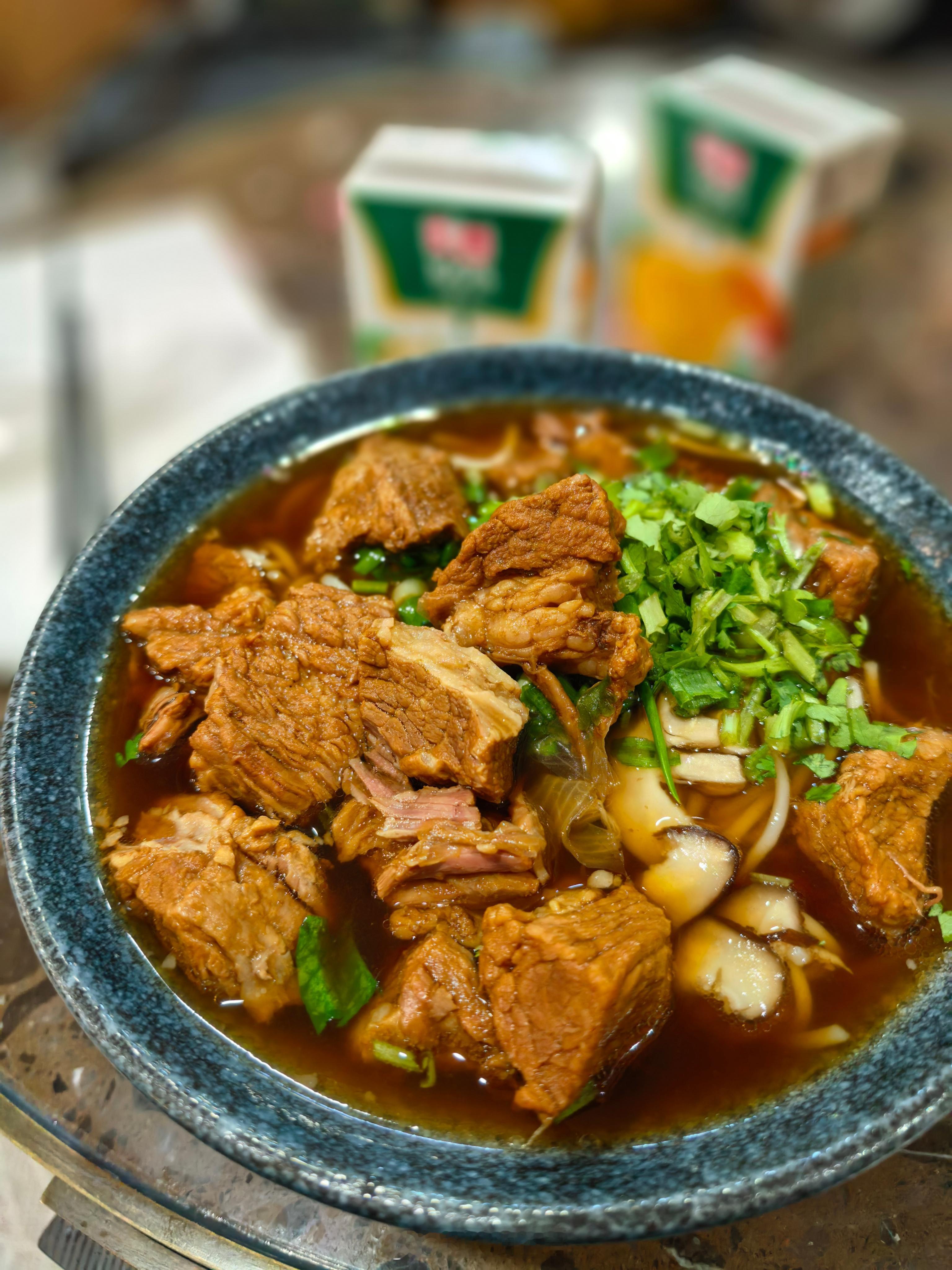 首都机场的牛肉面也很可以啊除了豆腐脑又多一个选择话说其实行为还有披萨～ ​​​