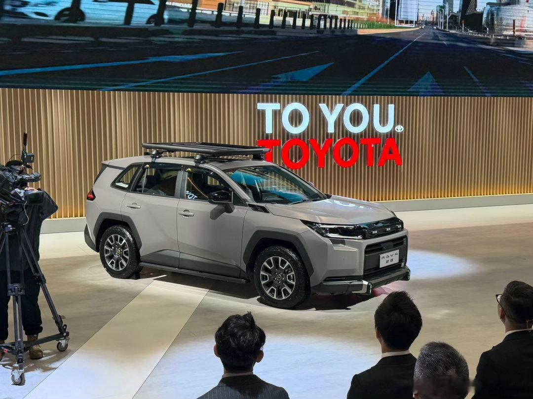 2026北京车展 丰田展台，今天就说一个事儿：立全球，更中国。说白了就是让长期主