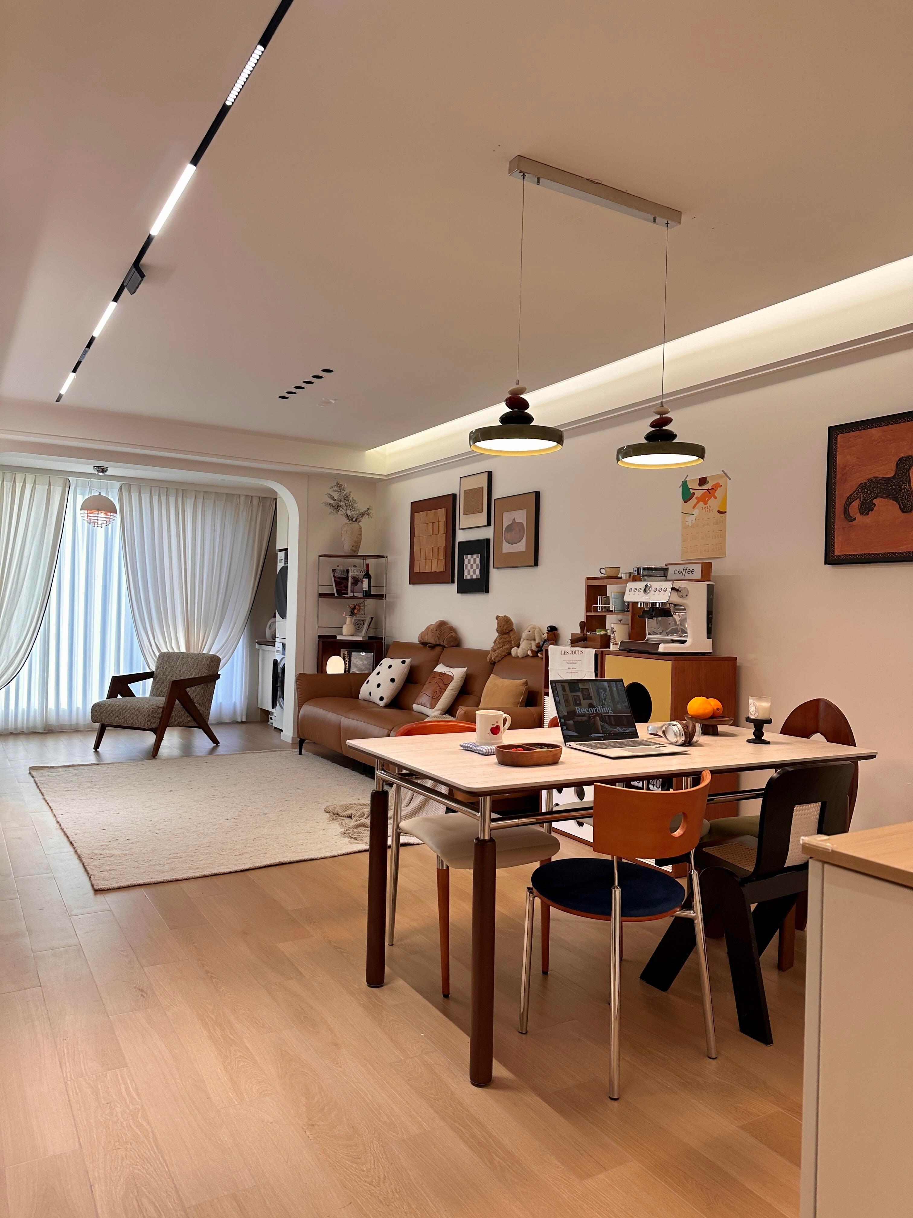 暖色系客餐厅，餐桌选对直接封神|主打🟤🟠⚪️暖色系 